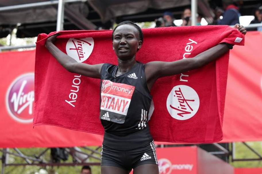 La vincitrice della prova femminile, con il record del mondo, la keniana Mary Keitany, al terzo successo londinese